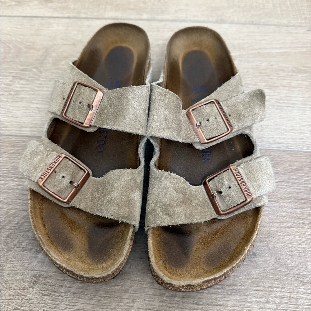 Birkenstock Arizona Suede in Taupe